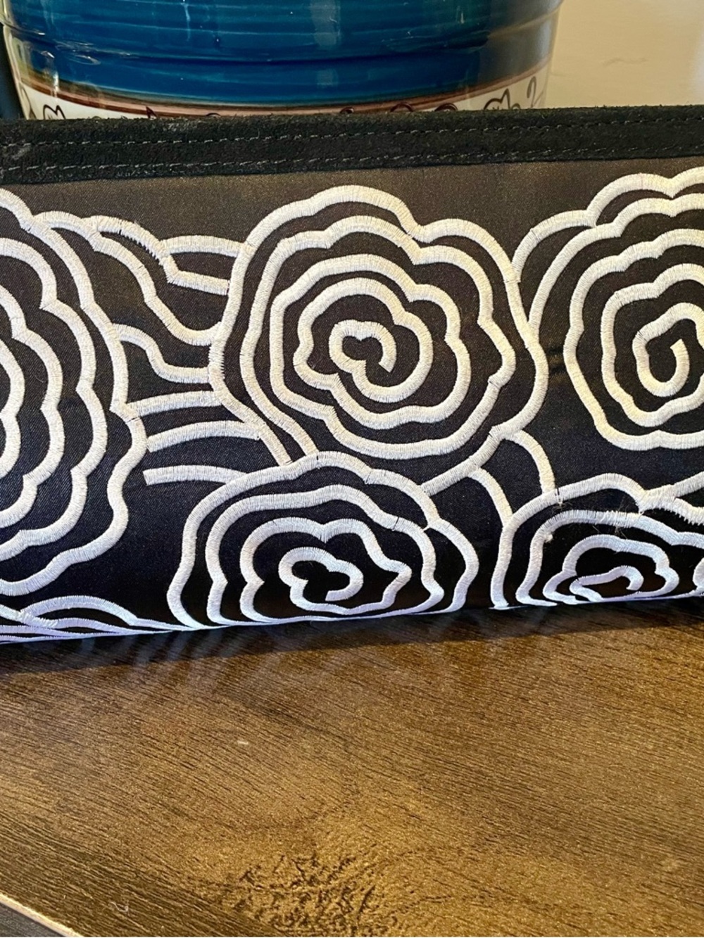 Black Floral Embroidered Clutch - Chic Evening Wristlet
